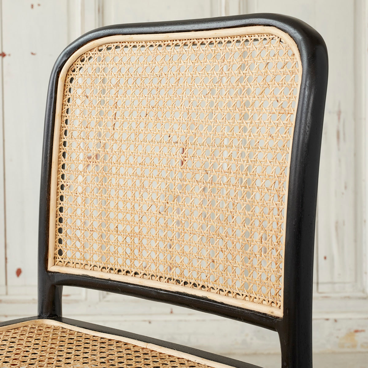 1076B-lot_de_2_chaises_en_acajou_massif_et_cannage-03.jpg