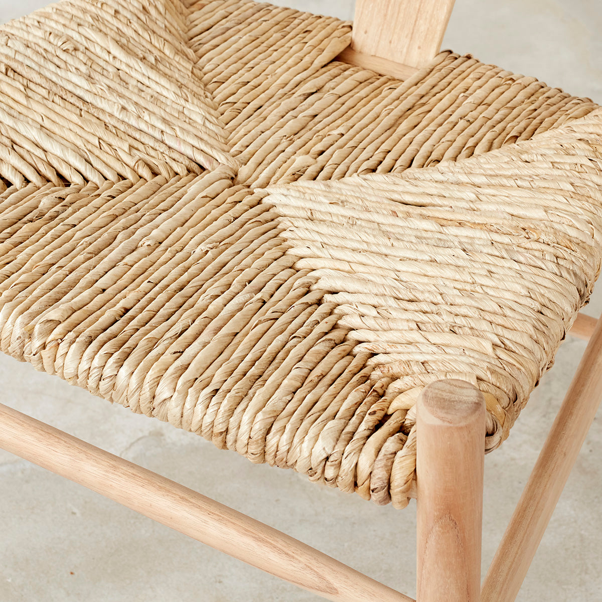 1077B-lot_de_2_chaises_en_mindi_massif_et_corde_naturelle-04.jpg