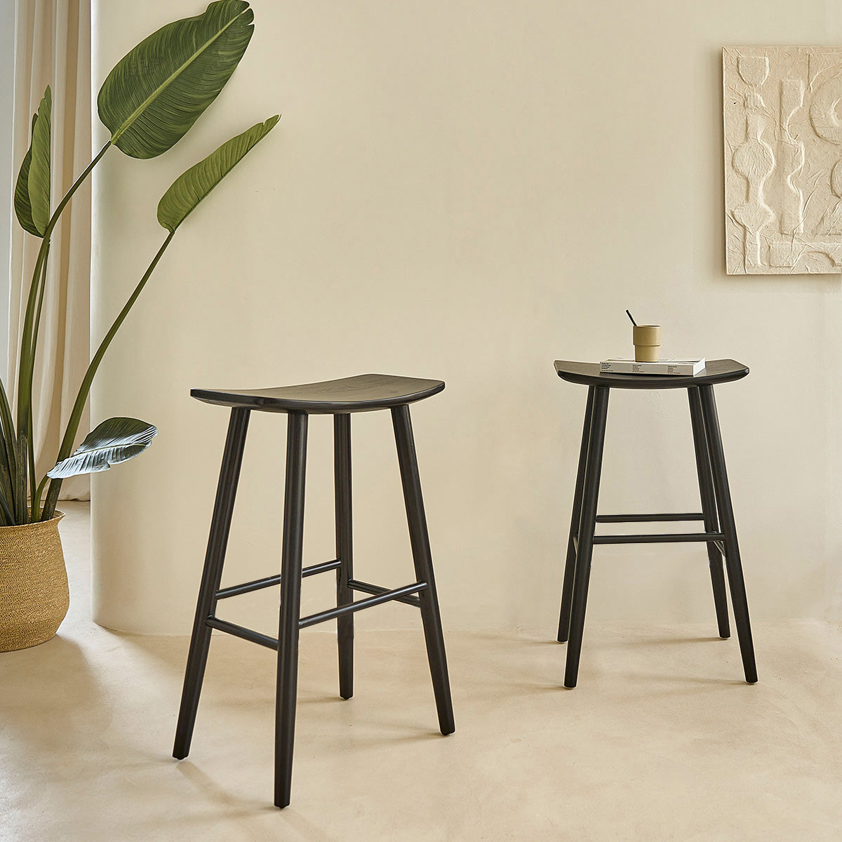 1816-tabouret_de_bar_en_teck_massif_noir_75_cm-05.jpg