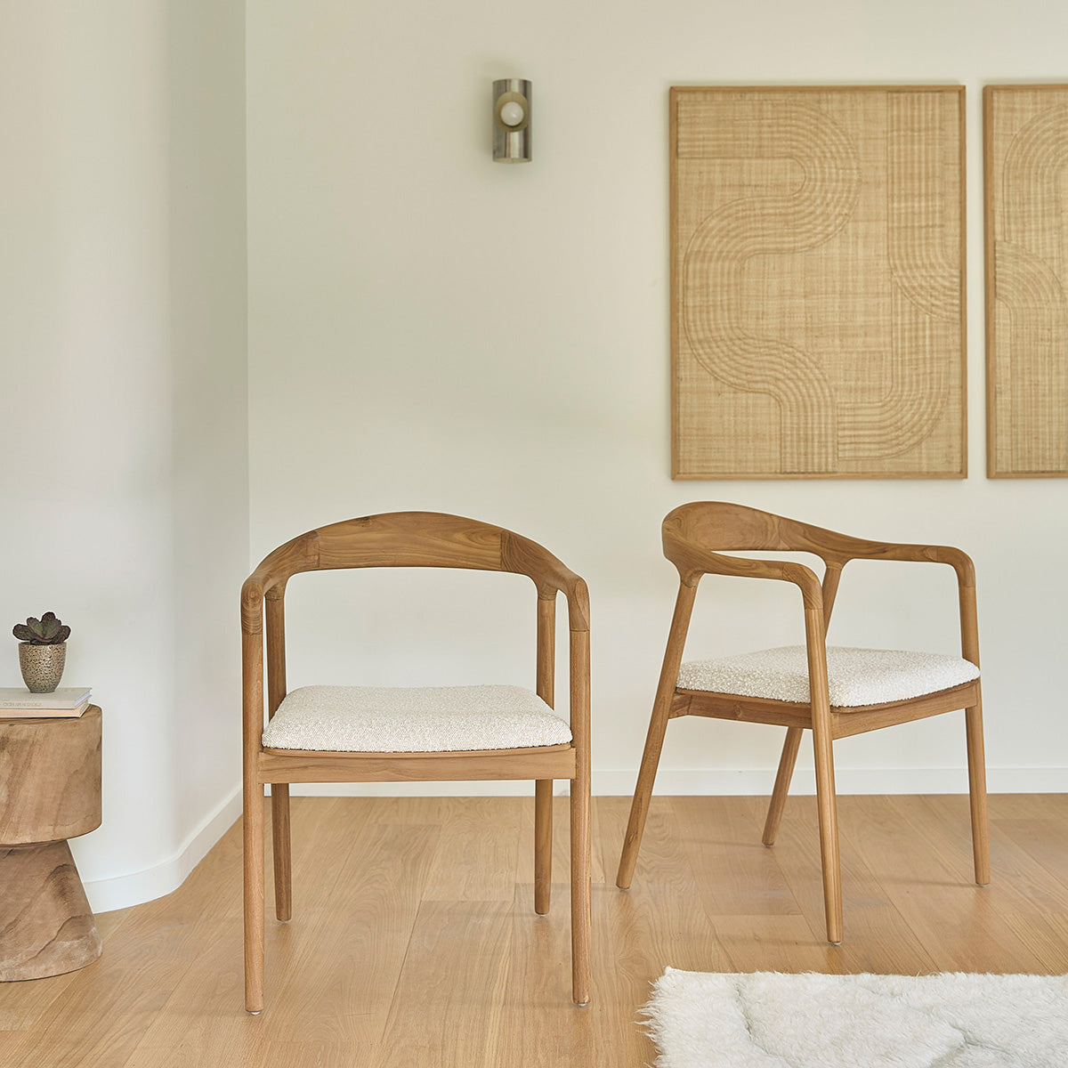 1822B-lot_de_2_chaises_en_teck_massif_assise_bouclette-01.jpg