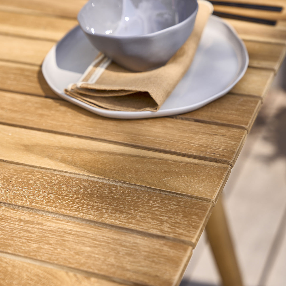 22-table_de_jardin_carree_en_teck_massif_2_a_4_pers-03.jpg