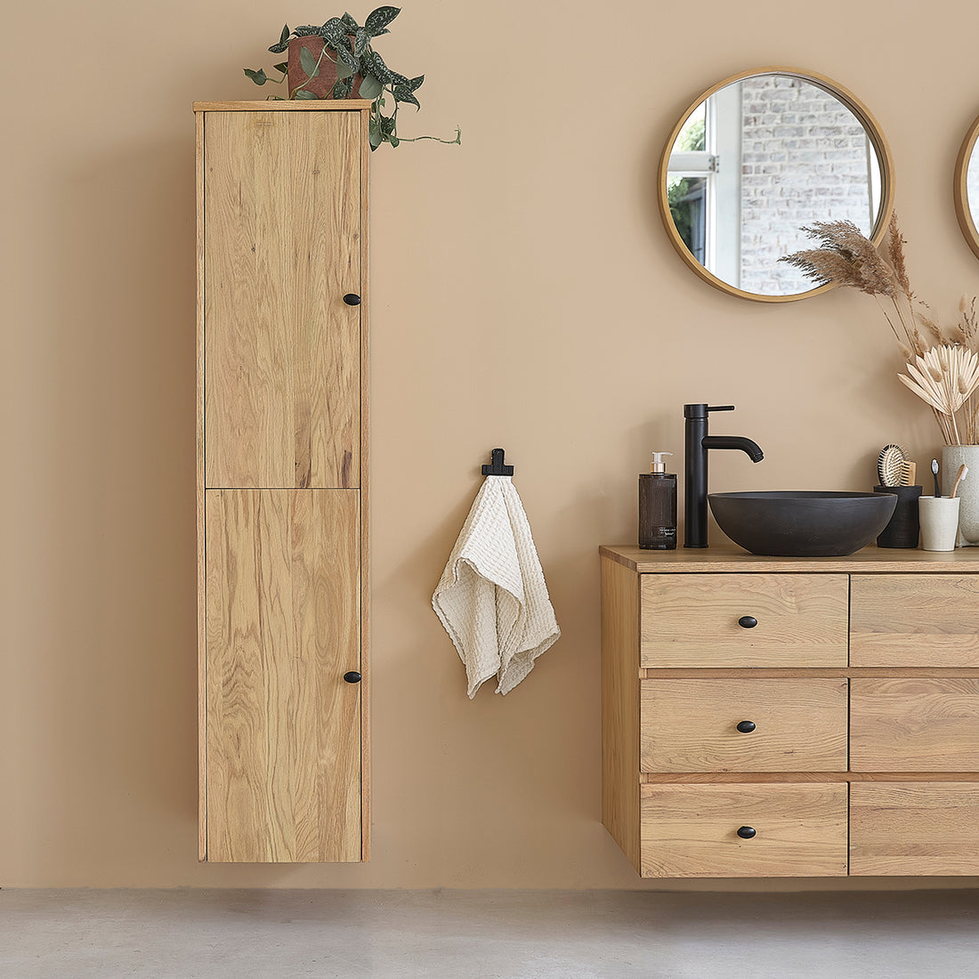 ERNEST - Badezimmersäule aus massiver Eiche 150 cm