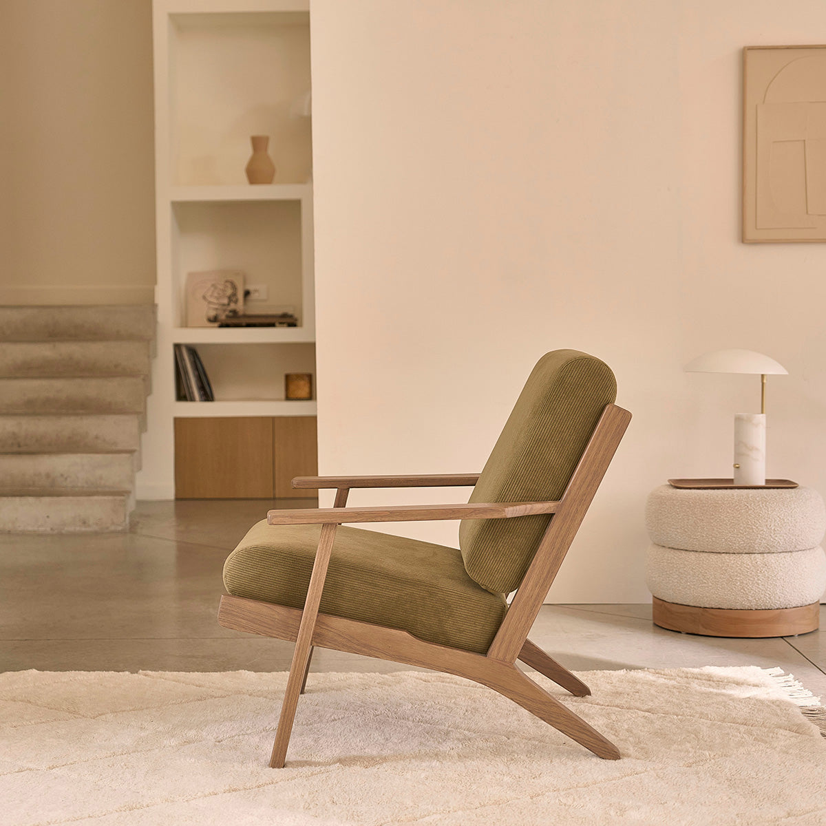 FAU0002-fauteuil_en_mindi_massif_fonce_et_velours_cotele_vert-03.jpg