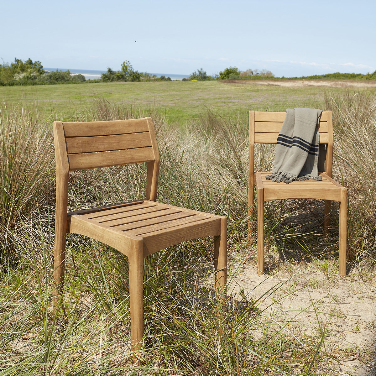 905B-chaise_de_jardin_en_teck_massif_recycle_lot_de_2-01.jpg