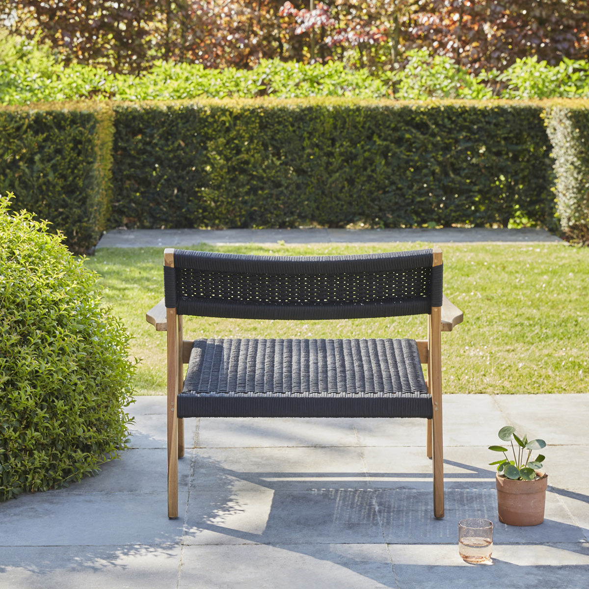 64-fauteuil_de_jardin_en_teck_massif_et_cordage-03.jpg