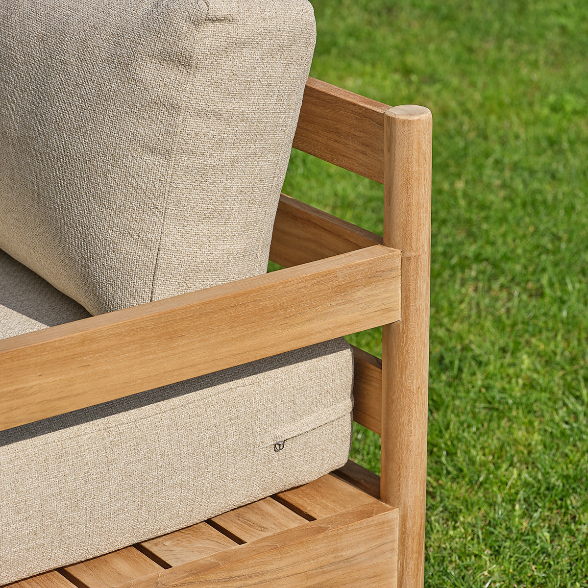 CAJ0003-canape_de_jardin_bas_en_teck_massif_avec_coussins_beige_chine_4_pers-08.jpg