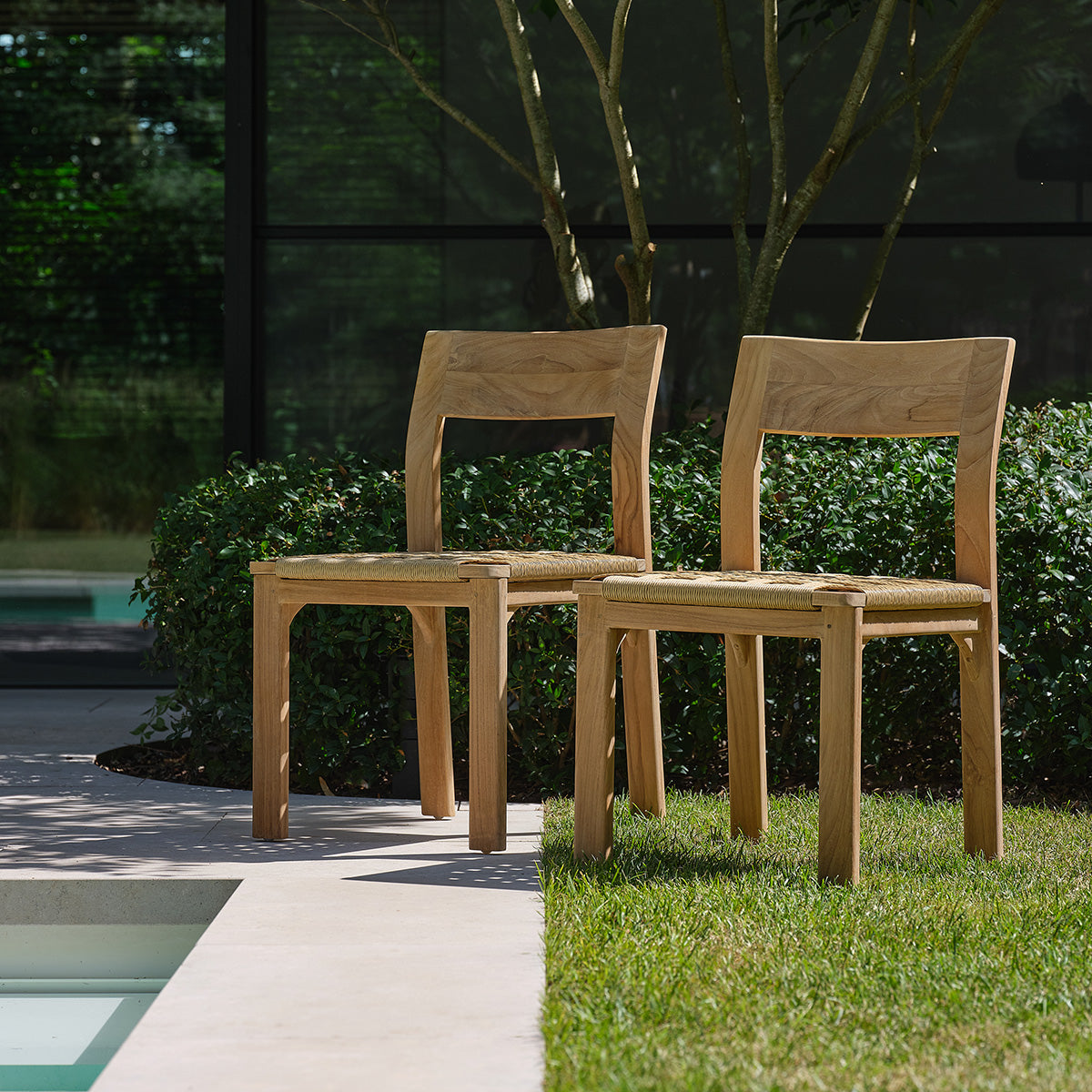 CDJ0007-chaise_de_jardin_en_teck_massif_et_rotin_lot_de_2-03.jpg