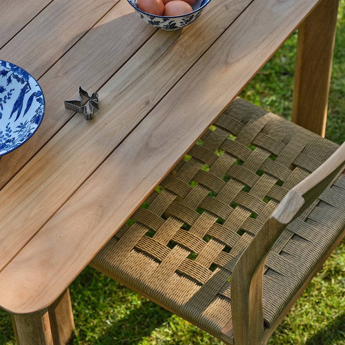 CDJ0007-chaise_de_jardin_en_teck_massif_et_rotin_lot_de_2-05.jpg