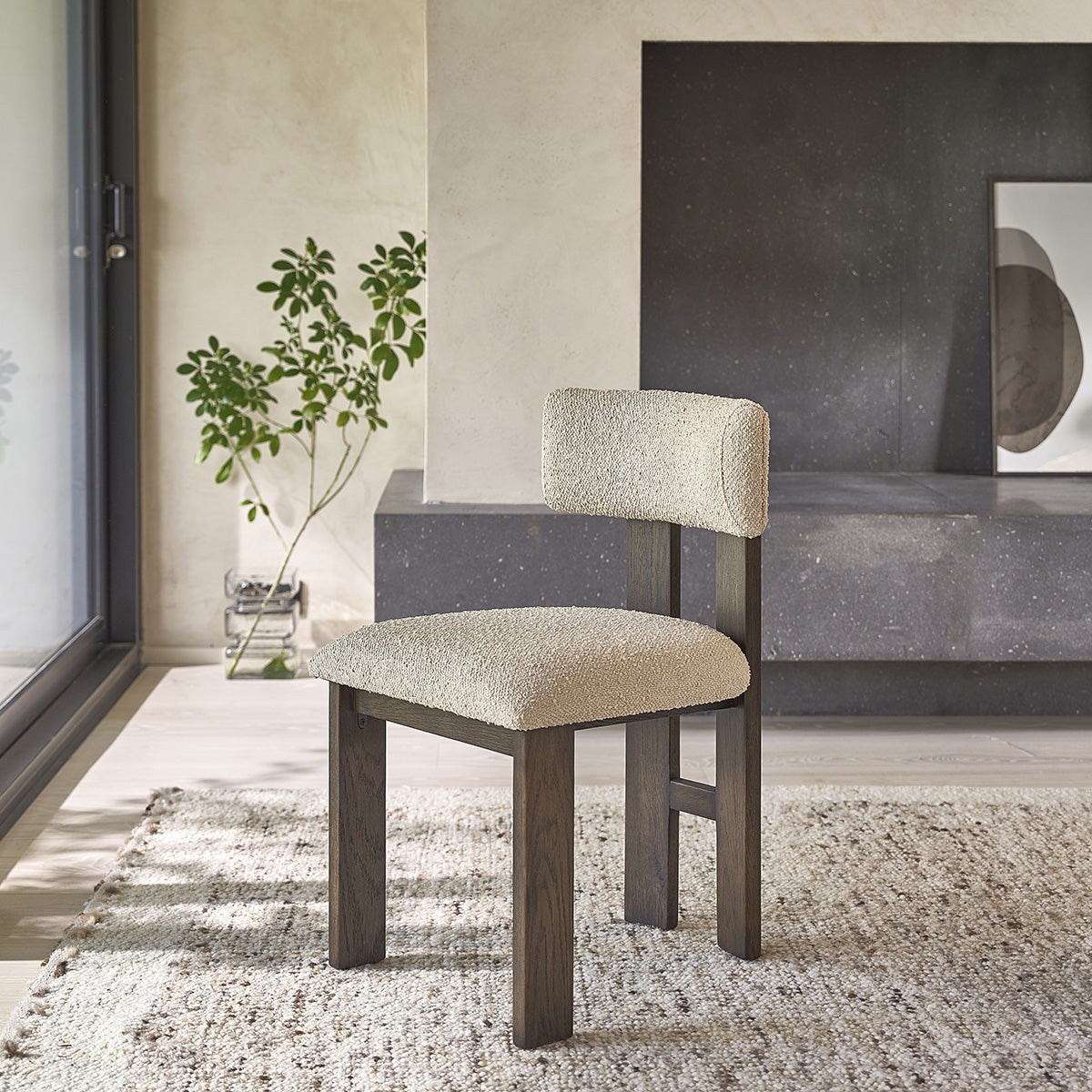 CHA0005-chaise_en_chene_massif_finition_noyer_et_tissu_bouclette_beige-01.jpg