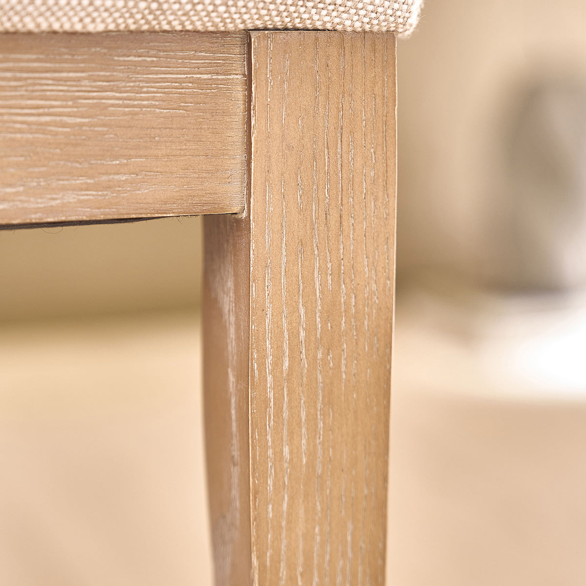 CHA0008-lot_de_2_chaises_en_chene_massif_et_tissu_lin-06.jpg