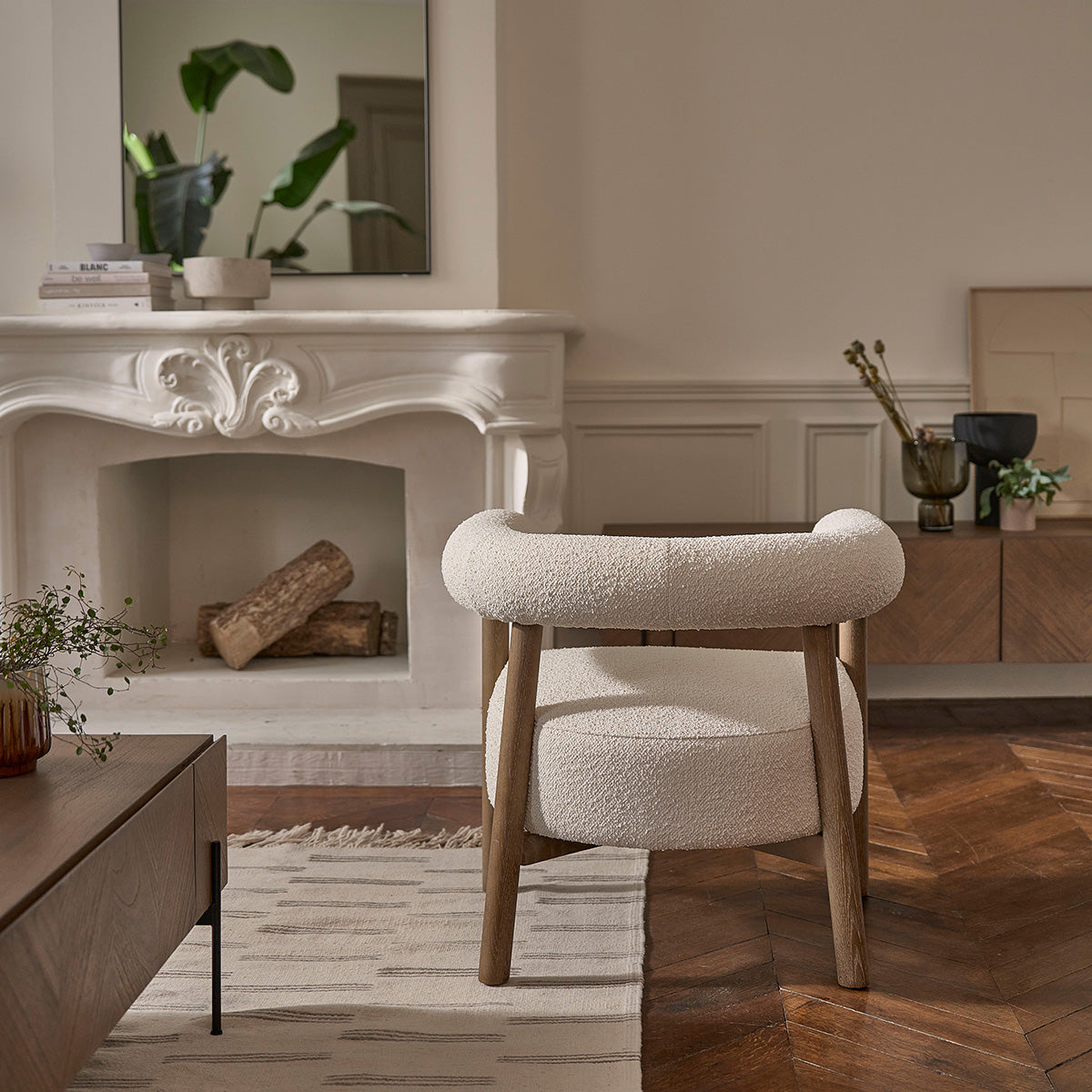 FAU0004-fauteuil_rond_en_chene_massif_et_tissu_bouclette_ecrue-04.jpg