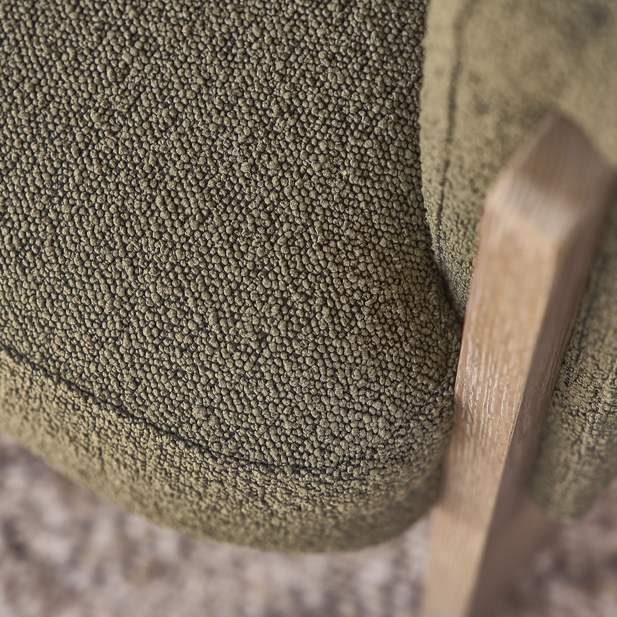 FAU0005-fauteuil_en_chene_massif_et_tissu_bouclette_kaki-07.jpg