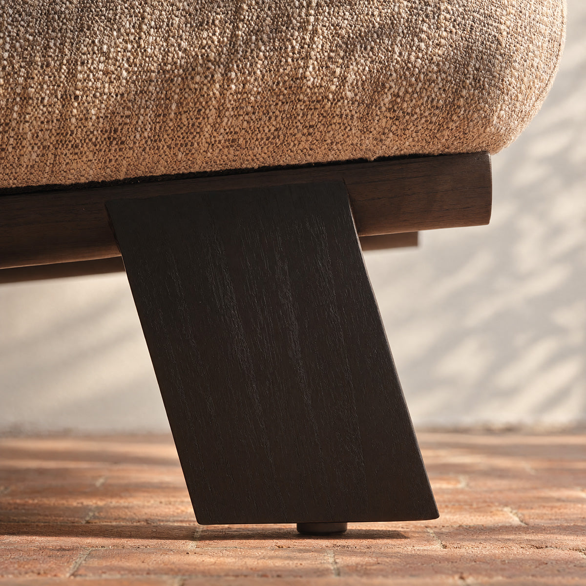 FAU0020-fauteuil_en_mindi_massif_noir_et_tissu_grege_chine-06.jpg