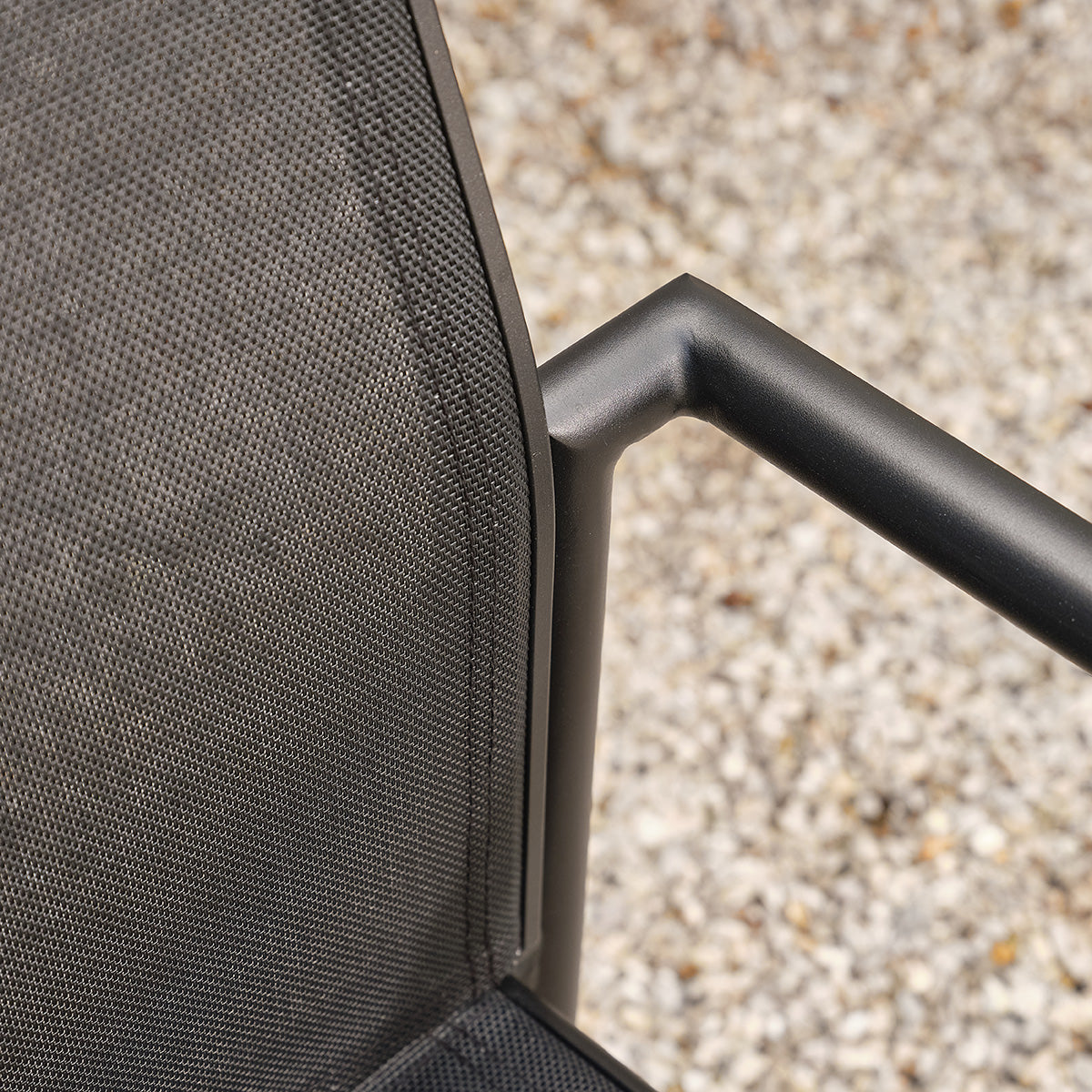 FDJ0016-fauteuil_de_jardin_en_aluminium_et_textilene_noir_mat_lot_de_2-04.jpg