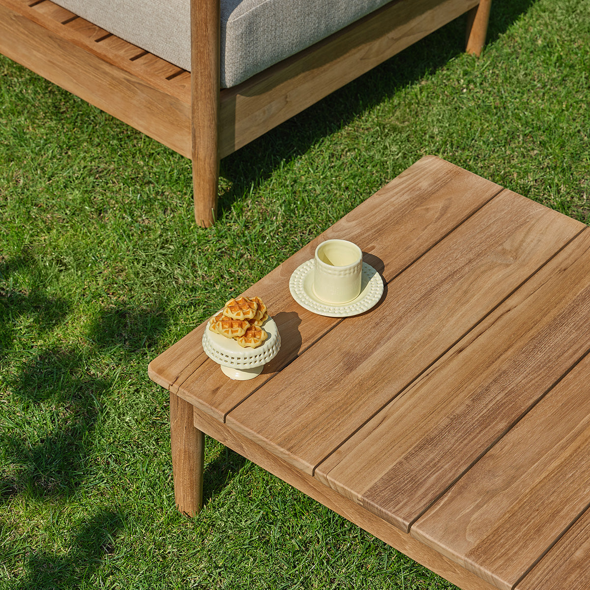 SBJ0003-salon_de_jardin_bas_en_teck_massif_avec_coussins_beige_chine_5_pers-06.jpg