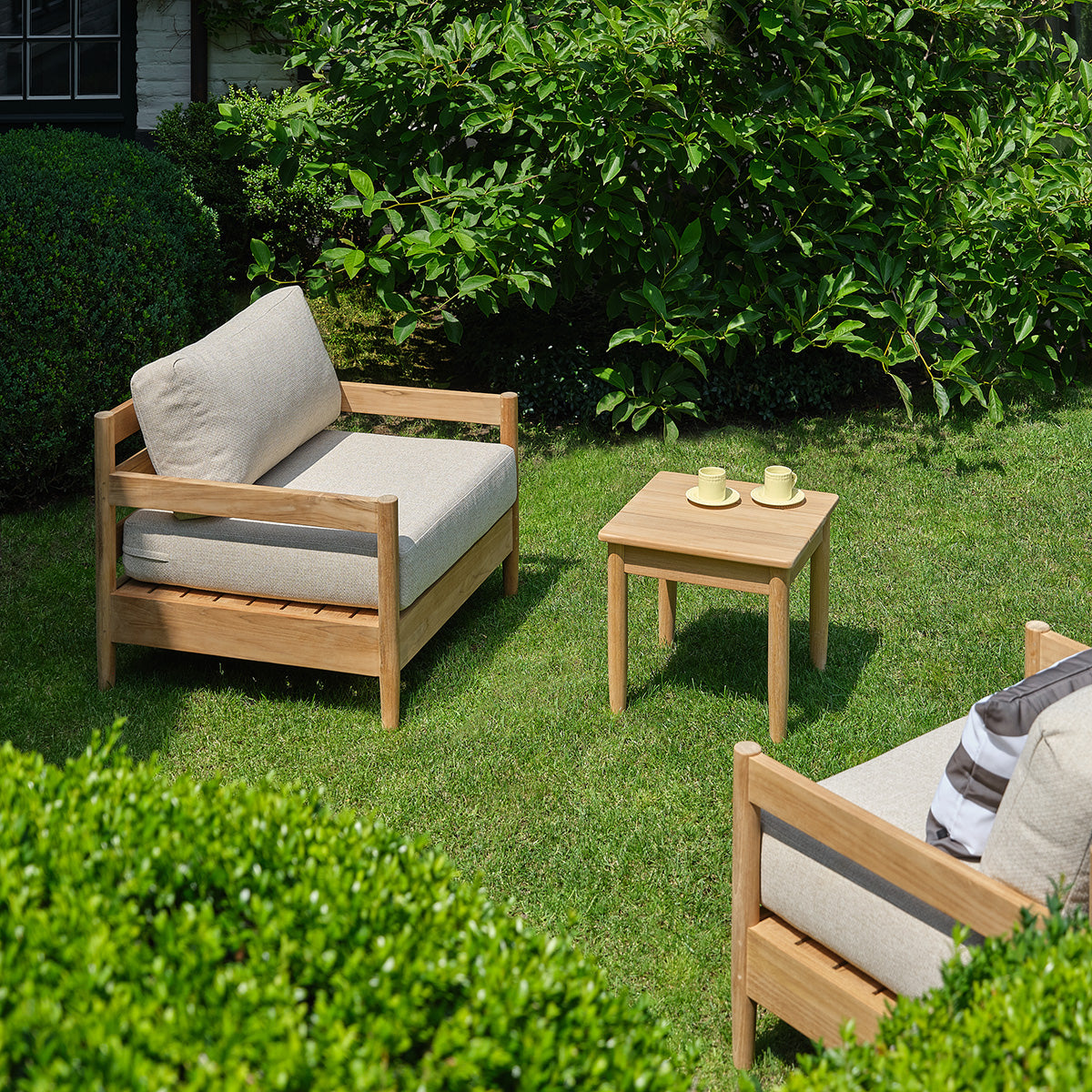 SBJ0004-salon_de_jardin_bas_en_teck_massif_avec_coussins_beige_chine_2_pers-04.jpg