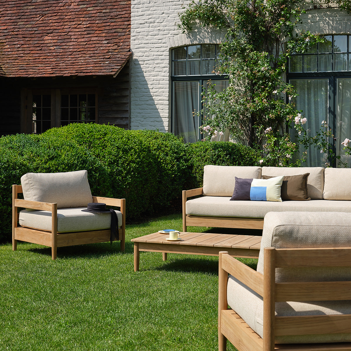 TBJ0003-table_basse_de_jardin_en_teck_massif_140_cm-05.jpg