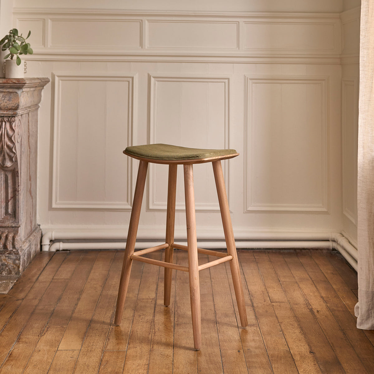 TCB0007-tabouret_de_bar_en_teck_massif_assise_velours_cotele_75_cm-01.jpg