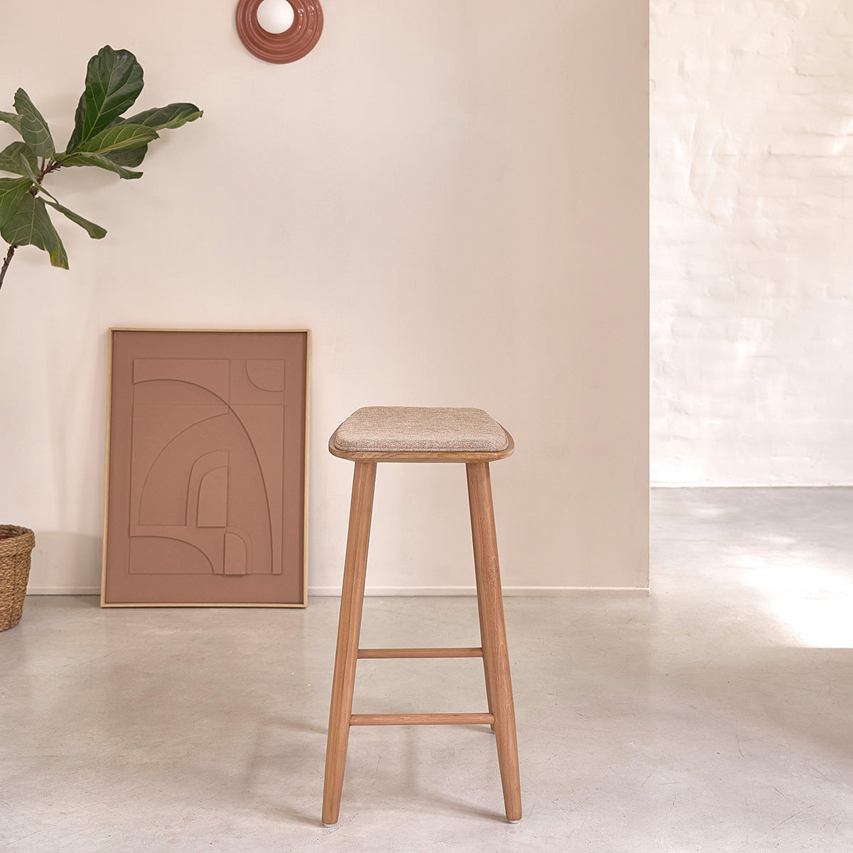 TCB0021-tabouret_de_bar_en_teck_massif_et_velours_grege_65_cm-03.jpg