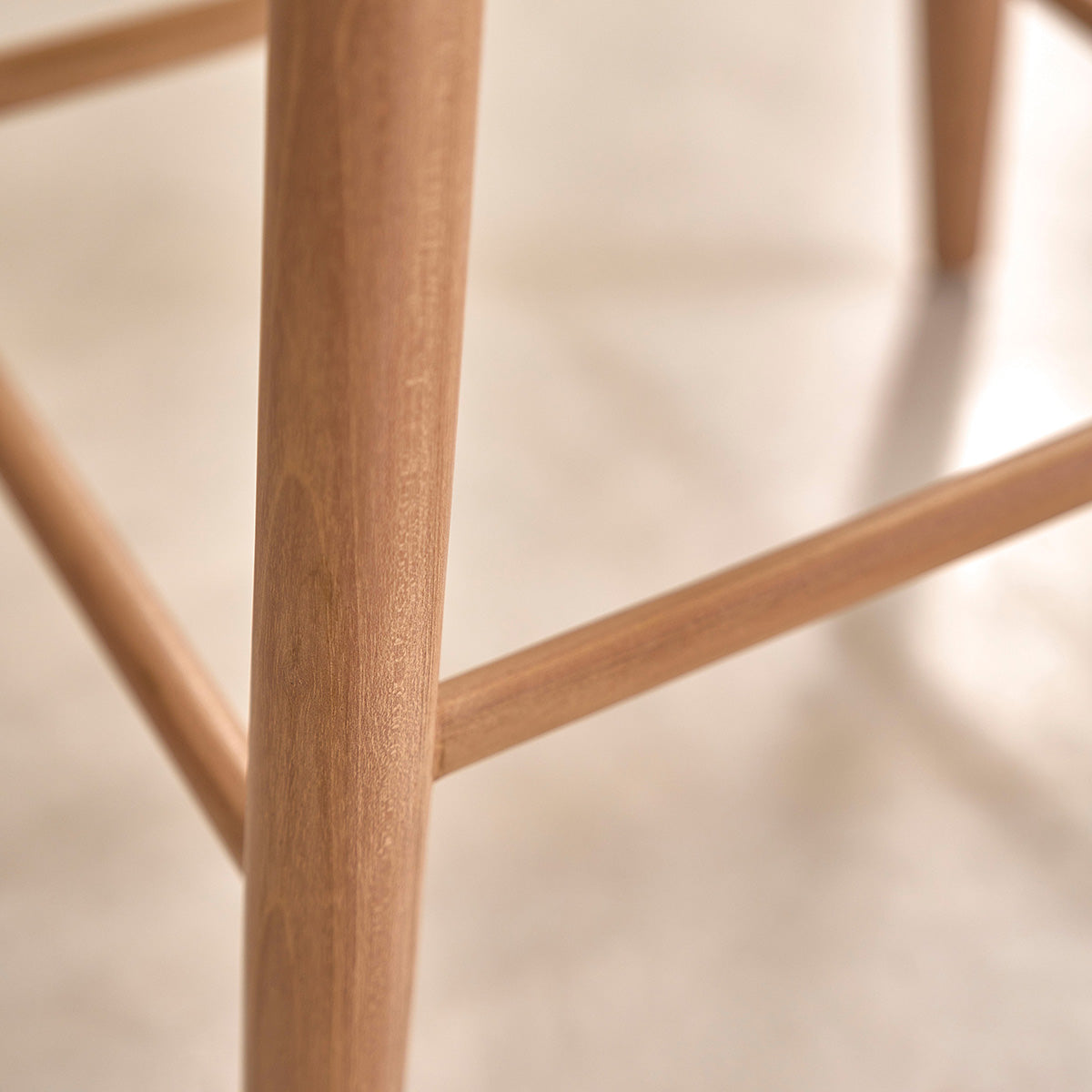 TCB0021-tabouret_de_bar_en_teck_massif_et_velours_grege_65_cm-06.jpg