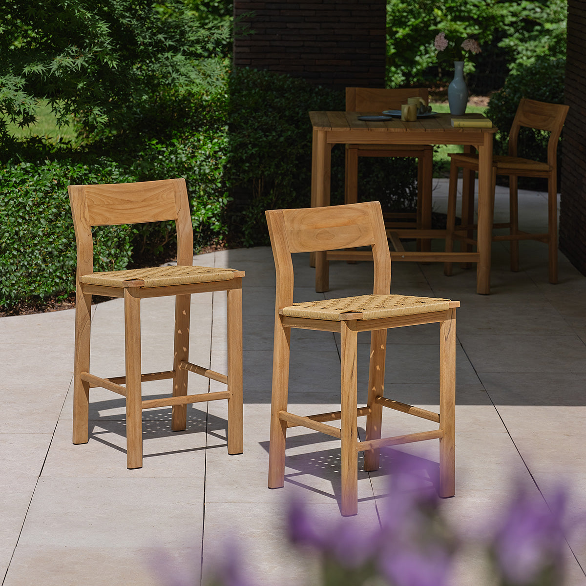 TCB0024-chaise_de_bar_jardin_en_teck_massif_lot_de_2-03.jpg
