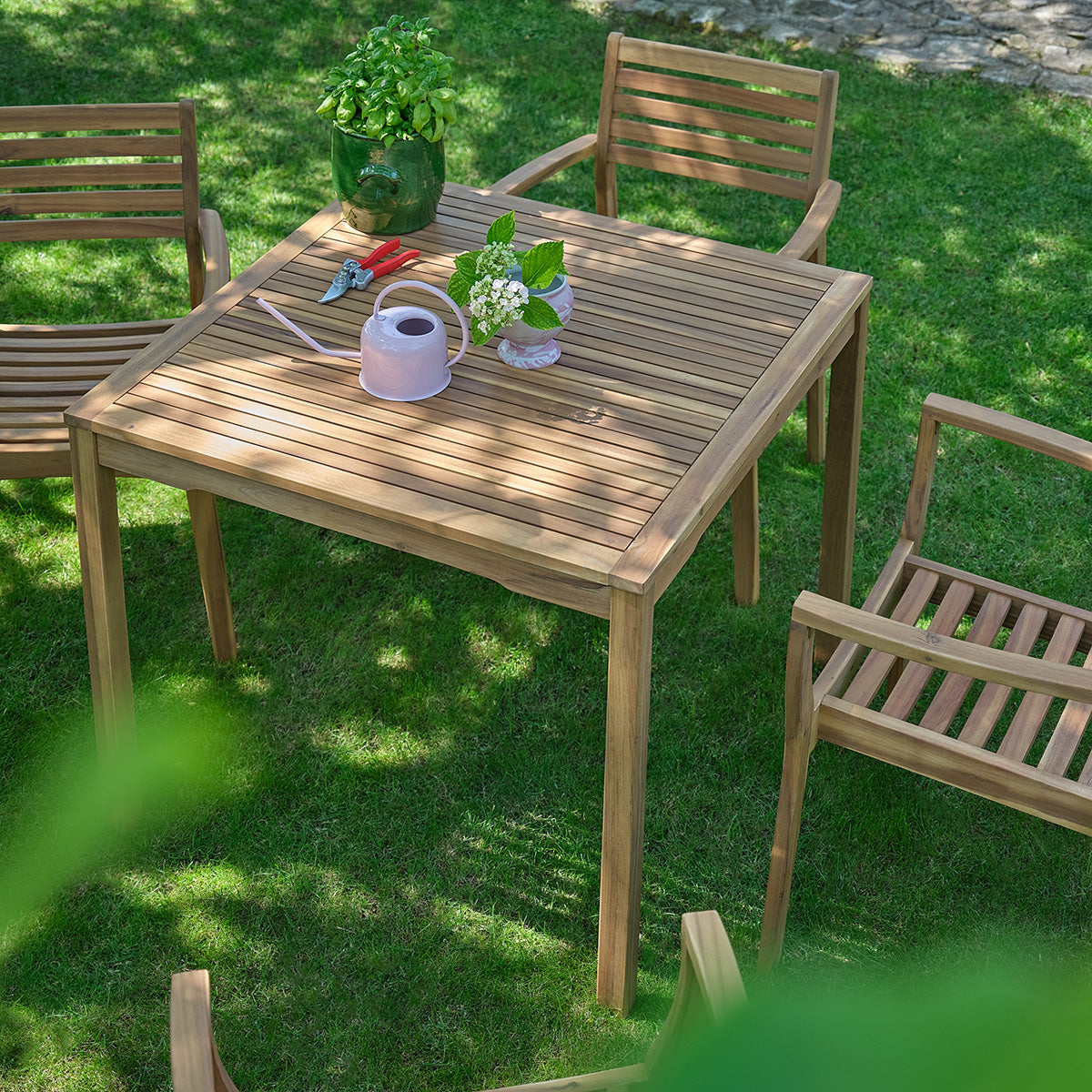 TDJ0007-table_de_jardin_en_acacia_massif_huile_90_cm-01.jpg