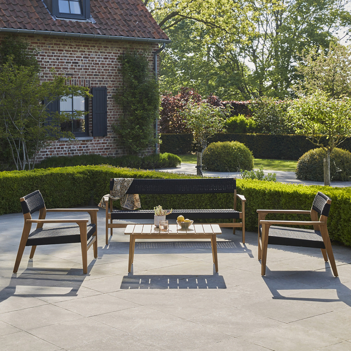 64-fauteuil_de_jardin_en_teck_massif_et_cordage-06.jpg