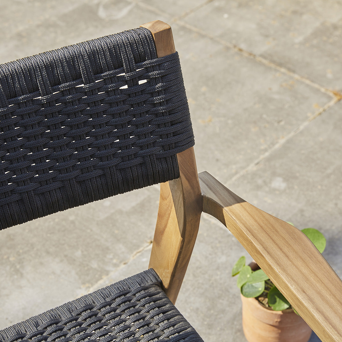 64-fauteuil_de_jardin_en_teck_massif_et_cordage-04.jpg