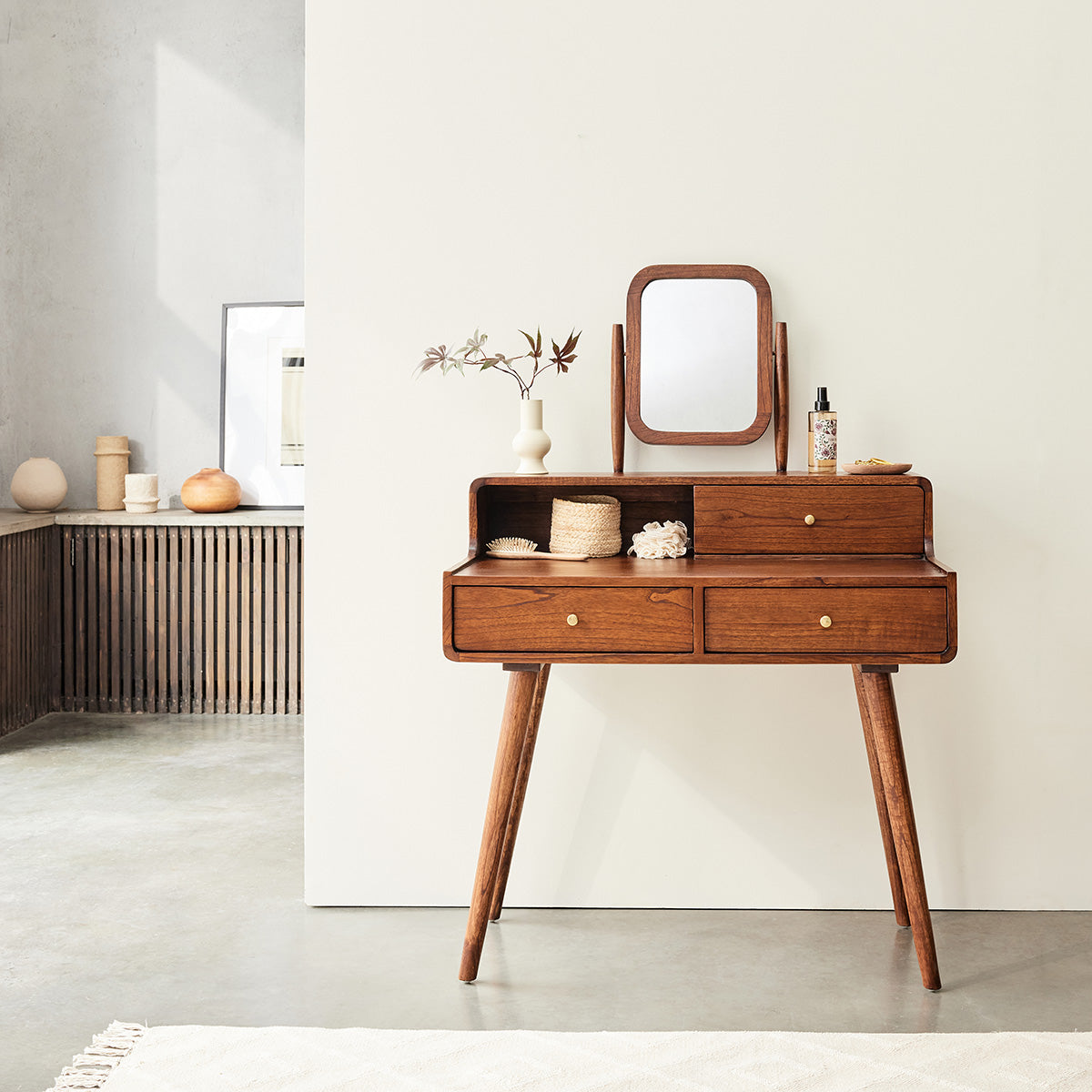 Comment rendre votre déco tendance avec du mobilier en bois foncé ?