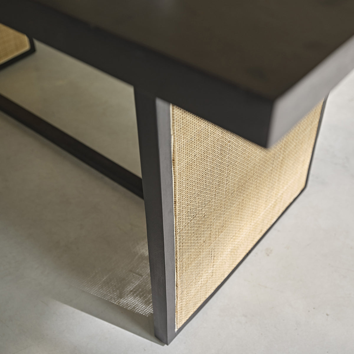 BLAISE - Tisch aus massivem Mangoholz und Rohrgeflecht 6 pers.