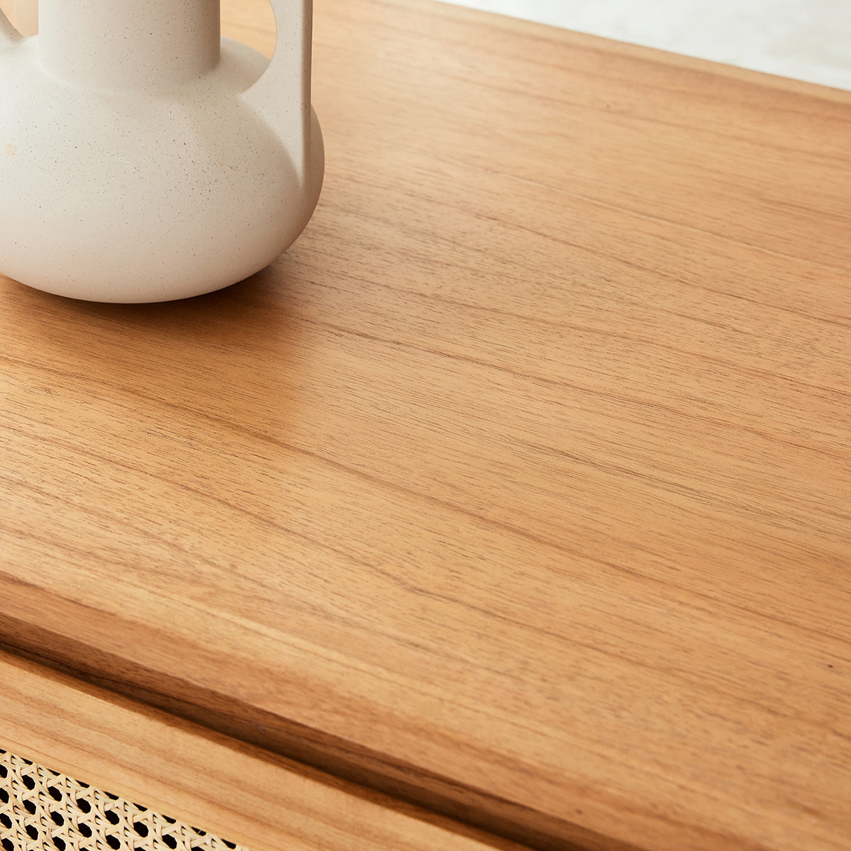 ISÉE - Couchtisch aus massivem Mindi-Holz und Geflecht 110 cm