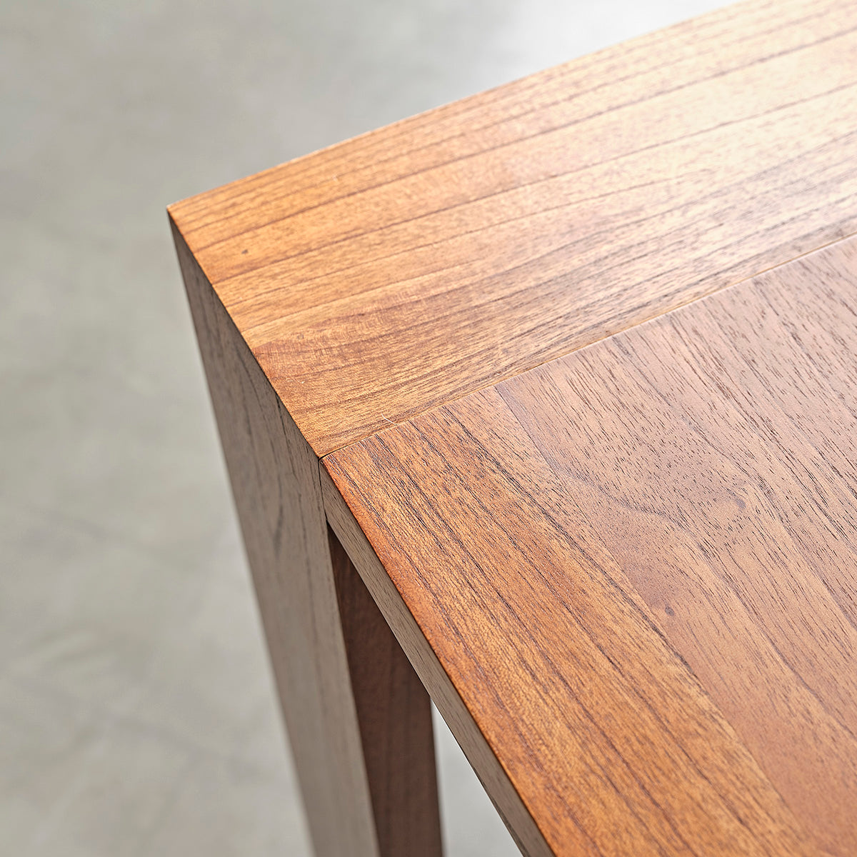 MILO - Tisch aus massivem Mindi in Walnuss-Finish 6 pers.