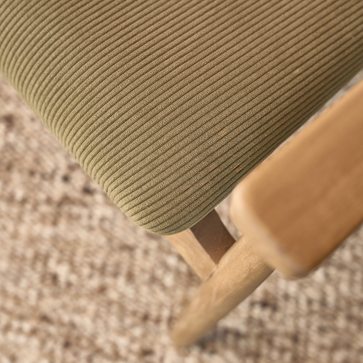 SABI - Sessel aus massivem Teakholz, Rohrgeflecht und khakifarbenem Cordstoff