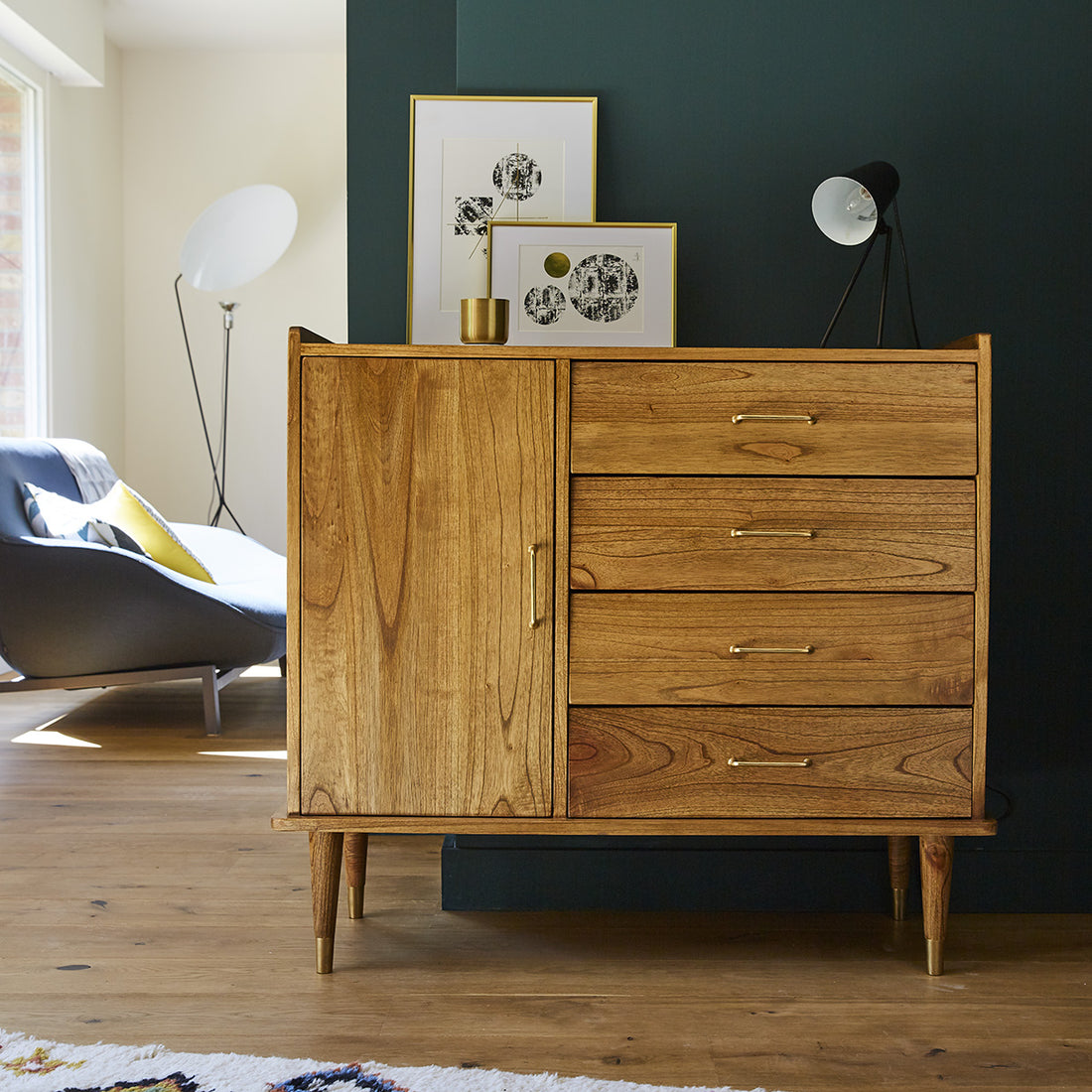 PIA - Retro-Kommode aus massivem Mindi 105 cm
