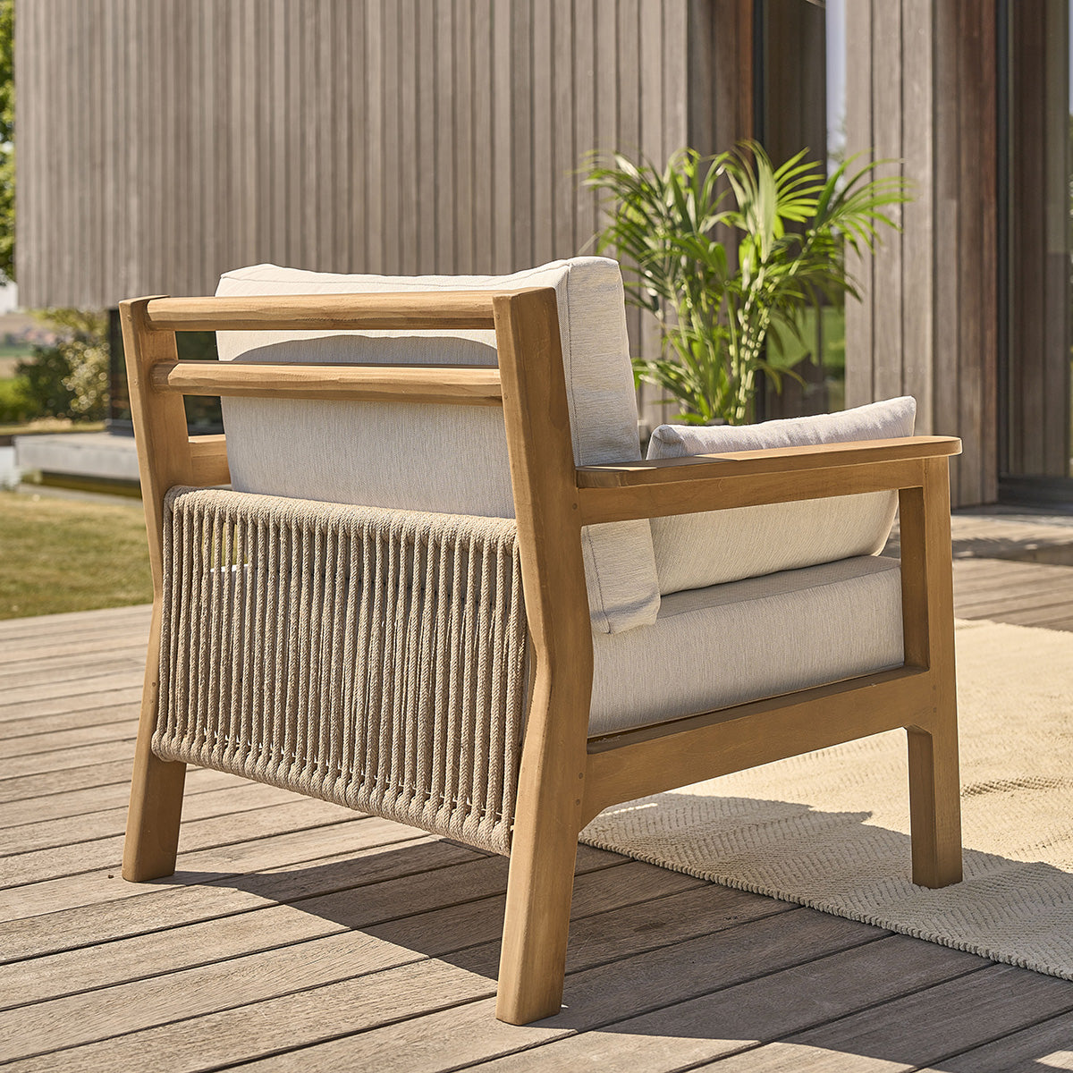 MAORA - Gartensessel aus massivem Teakholz mit Kissen