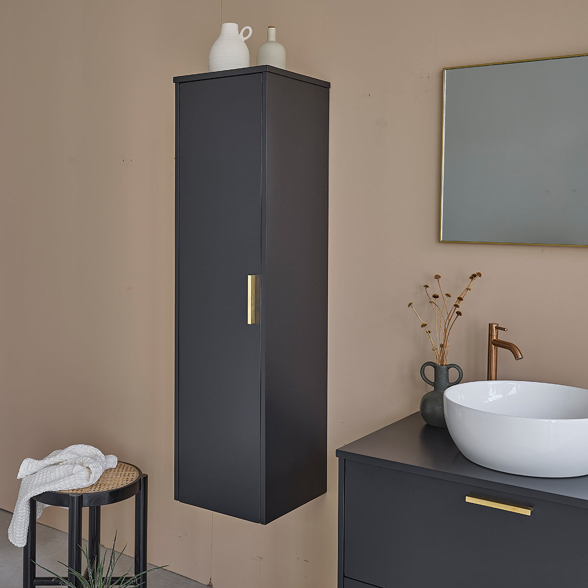 710-colonne_de_salle_de_bain_noire_en_bois_dacacia_130-04.jpg