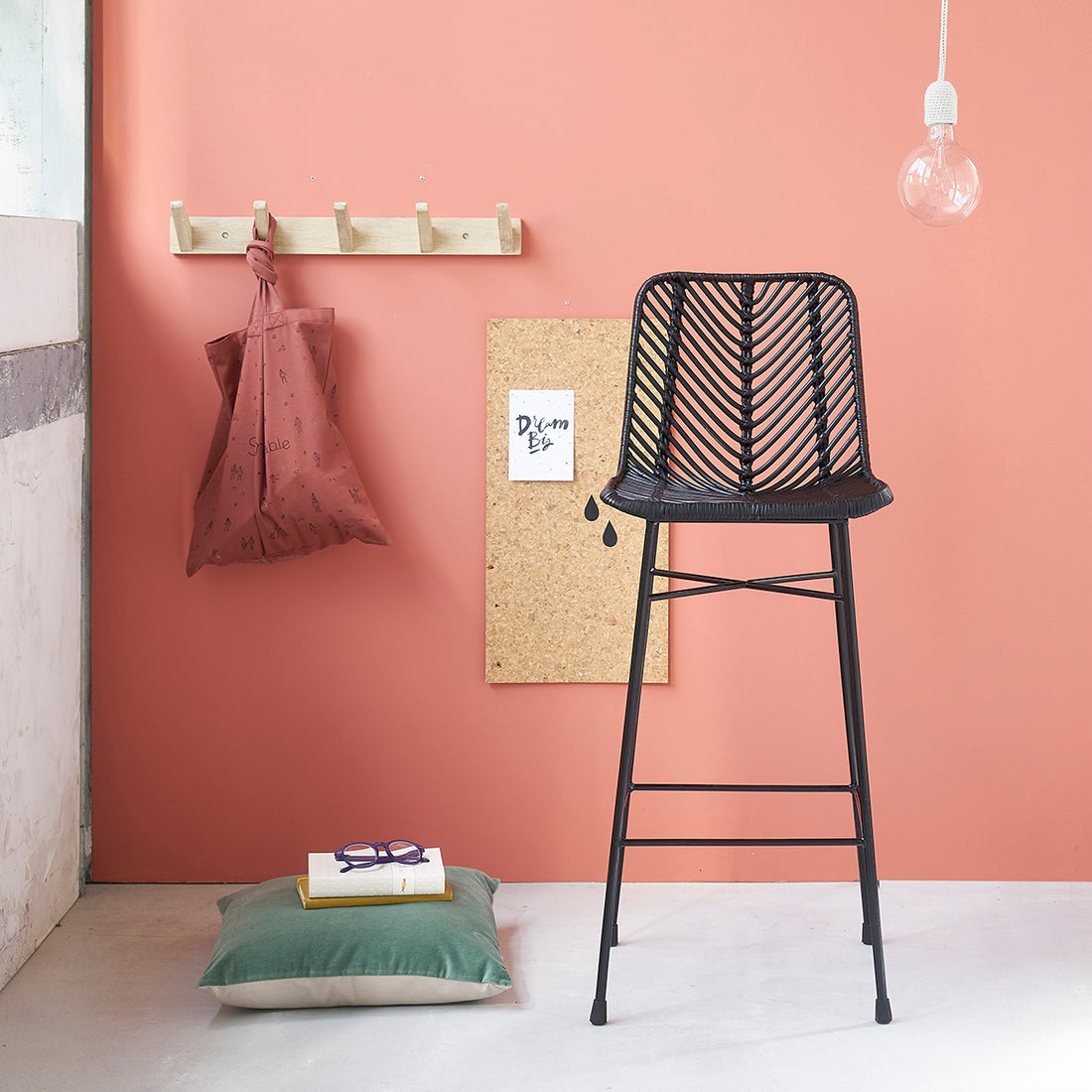 BOHEMA - Barhocker aus Rattan und schwarzem Metall 