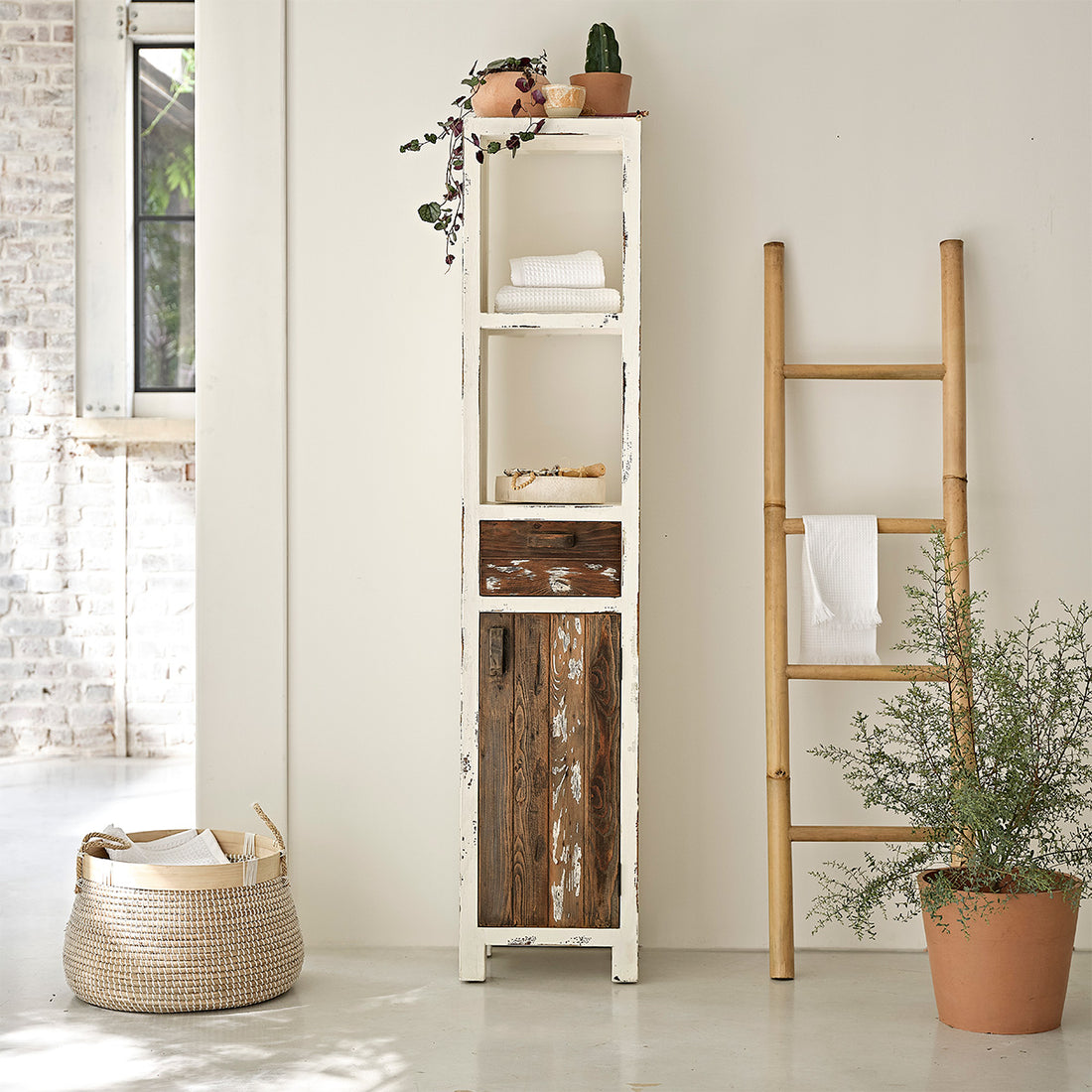 SEZANNE - Badezimmersäule aus recyceltem Massivholz 170 cm