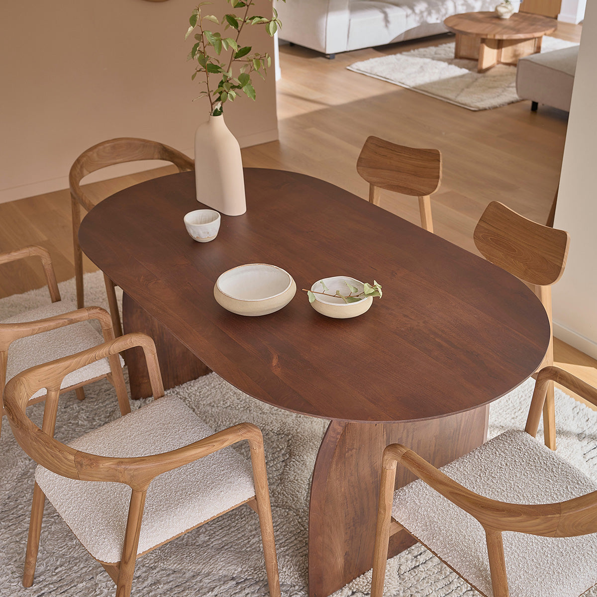 OCTAVIE - Table en manguier massif finition noyer 6/8 pers.