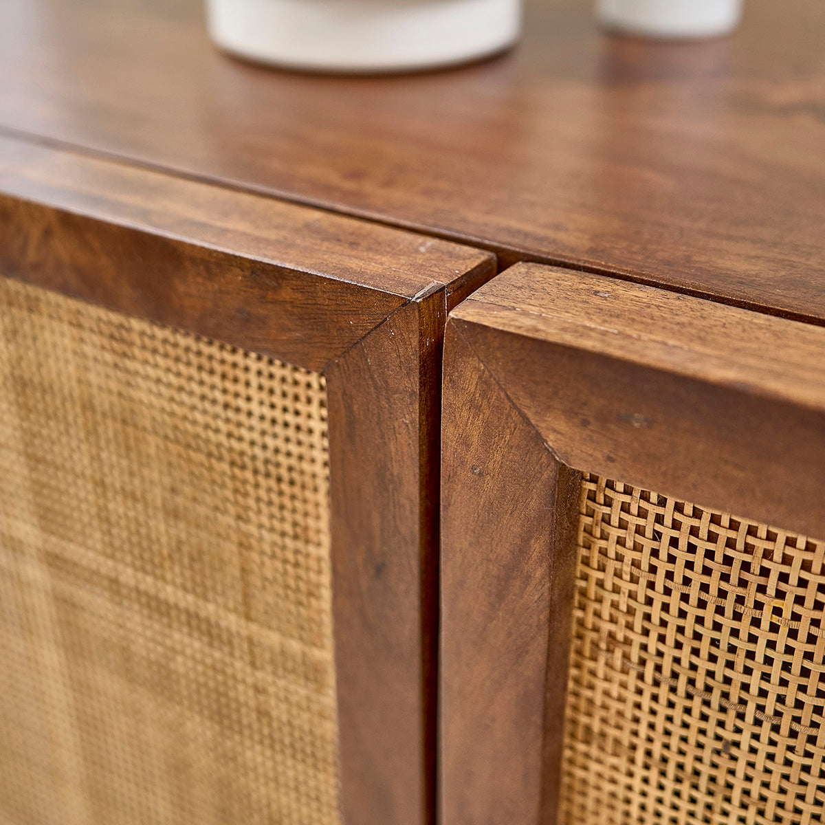 RAPHAEL - Buffet aus massivem Mangoholz und Rohrgeflecht in Walnuss-Finish 68 cm
