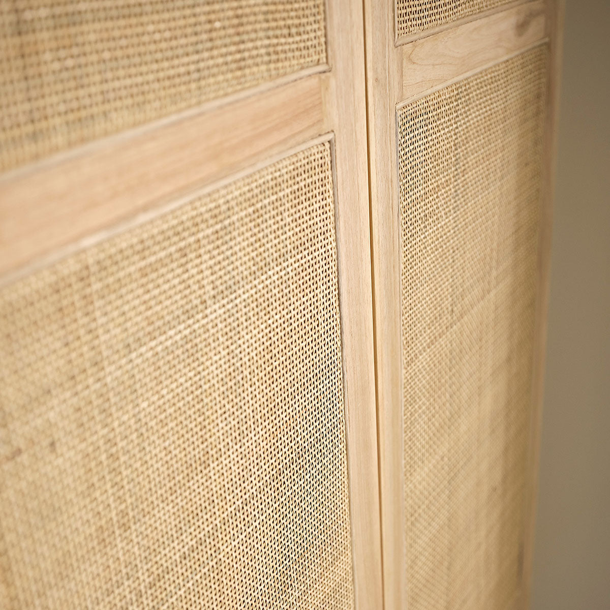 MAËL - Schrank aus massivem Mindi und Rohrgeflecht 90 cm