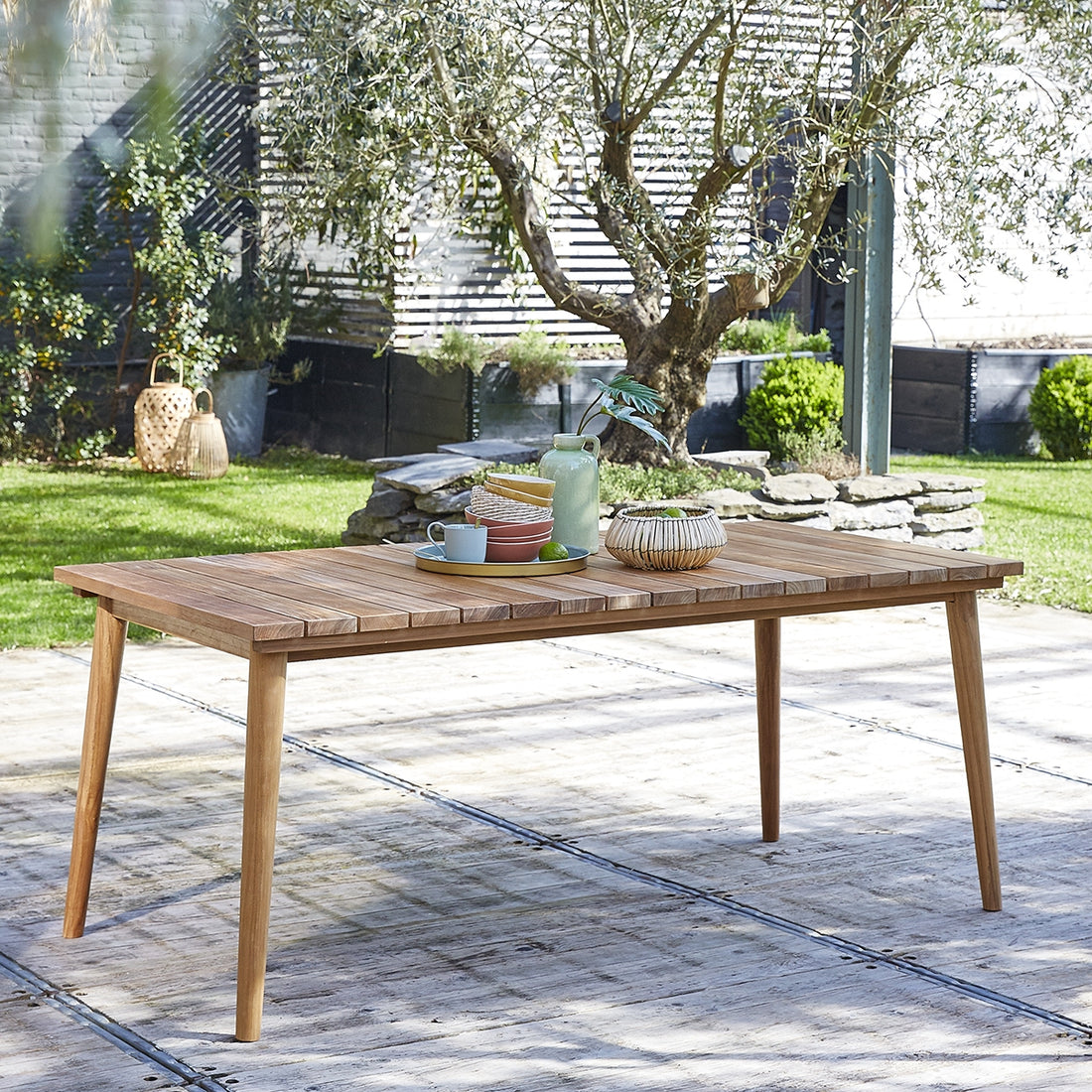 ESTHER - Gartentisch aus massivem Teakholz für 6/8 Sitze  