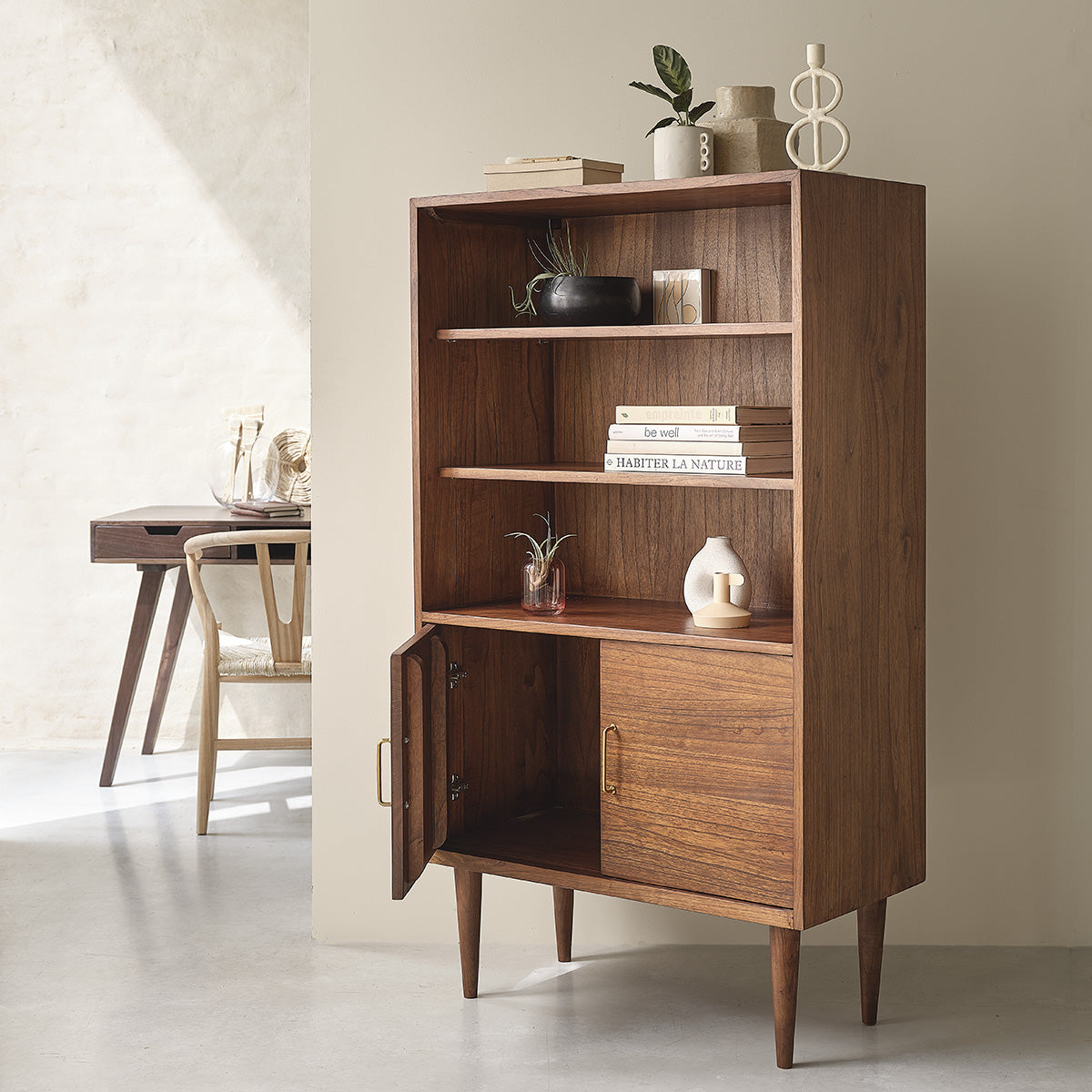 VINTAGE - Bücherregal aus massivem Mindi in Walnuss-Finish, H 147 cm