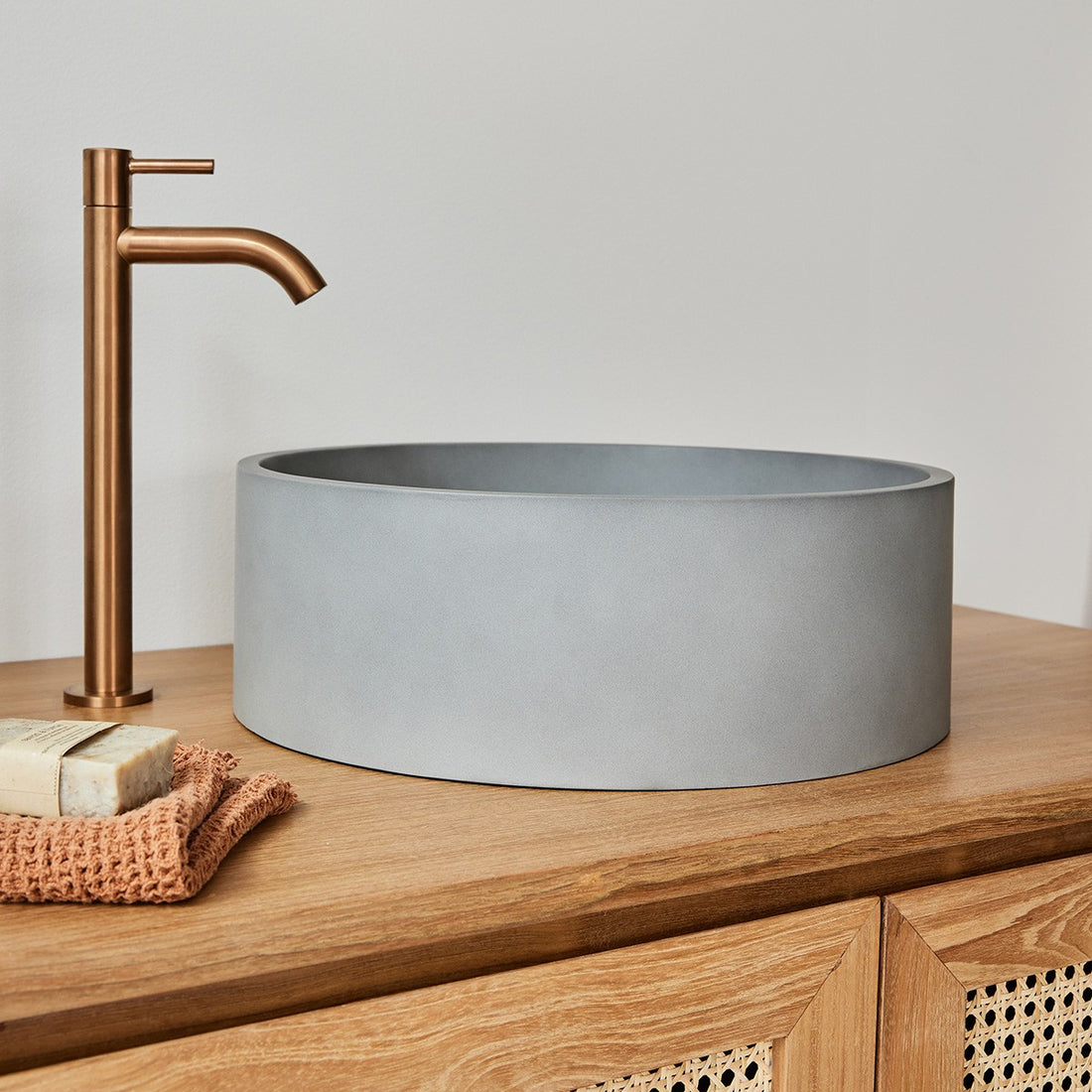 PURE - Waschbecken aus grauem Beton Ø37cm