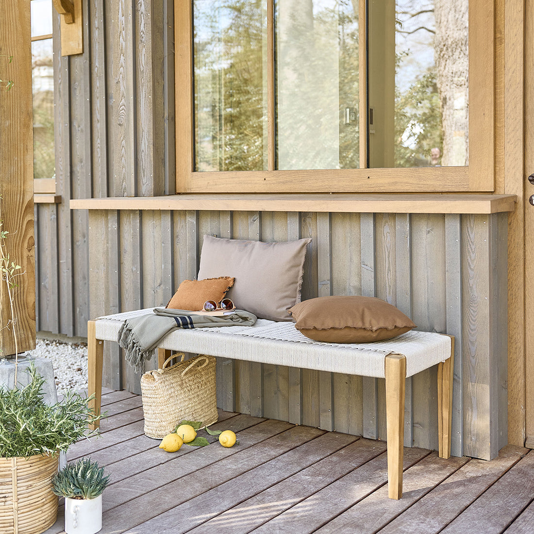 LIVIE - Gartenbank aus massivem Teakholz und beigem Tauwerk 