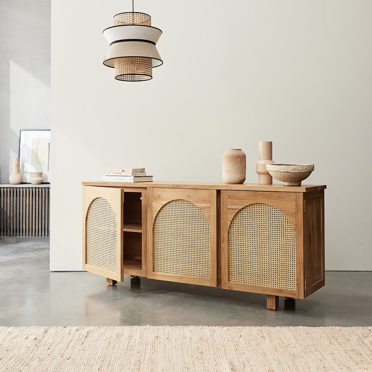LOÉ - Buffet aus massivem Teakholz und Rohrgeflecht 183 cm