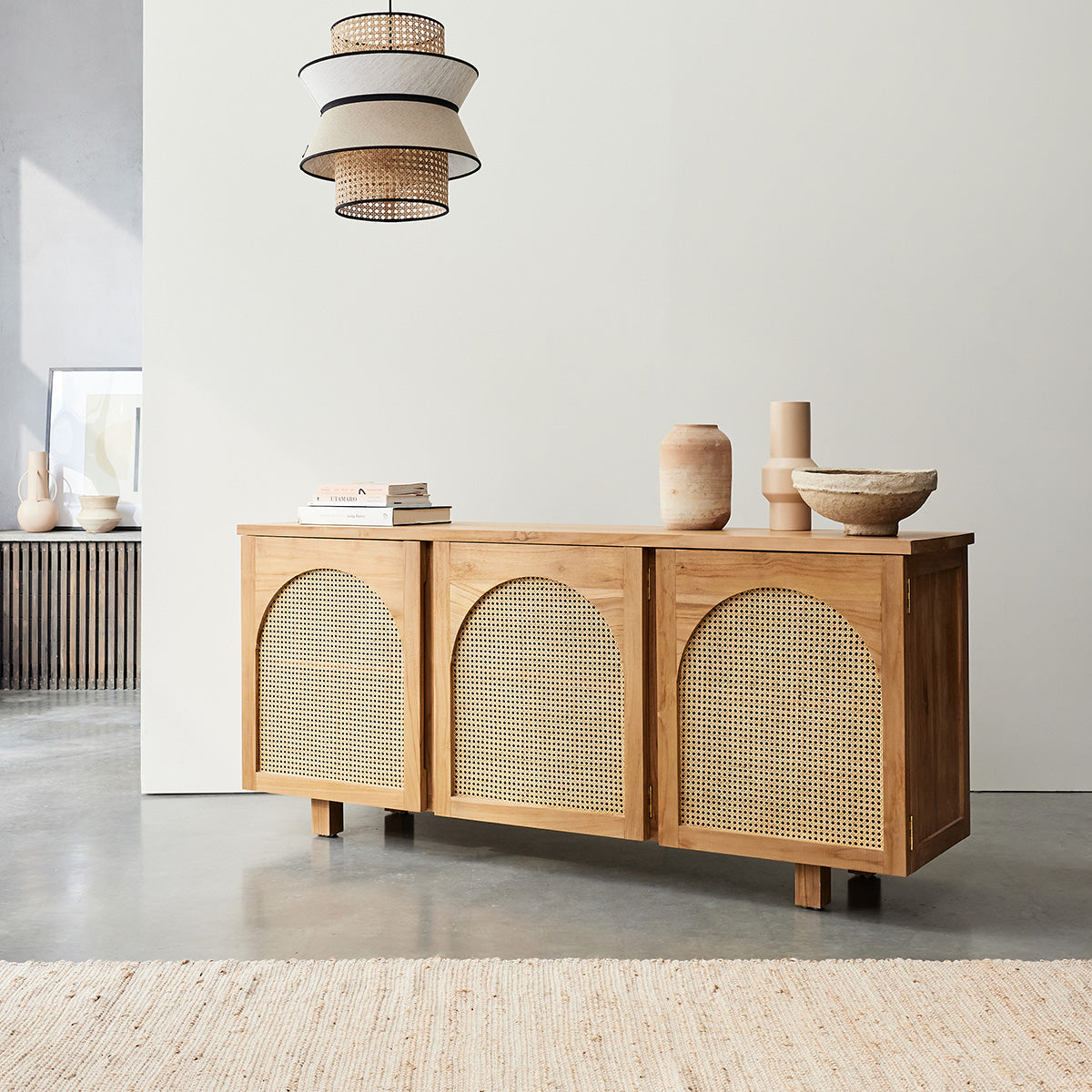 LOÉ - Buffet aus massivem Teakholz und Rohrgeflecht 183 cm