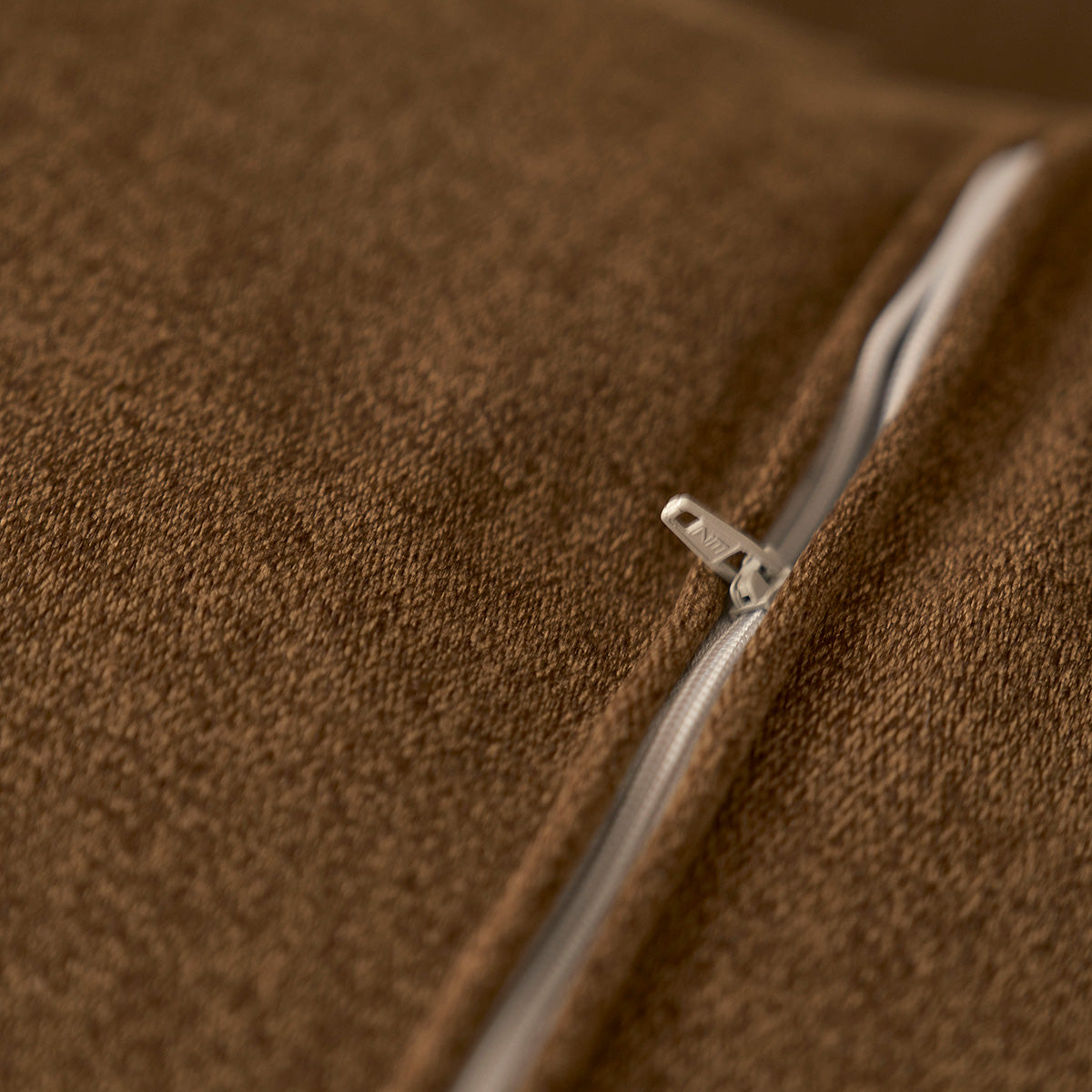 ONDINE - Gerades 3-Sitzer-Sofa aus Massivholz und bronzefarbenem Samtstoff