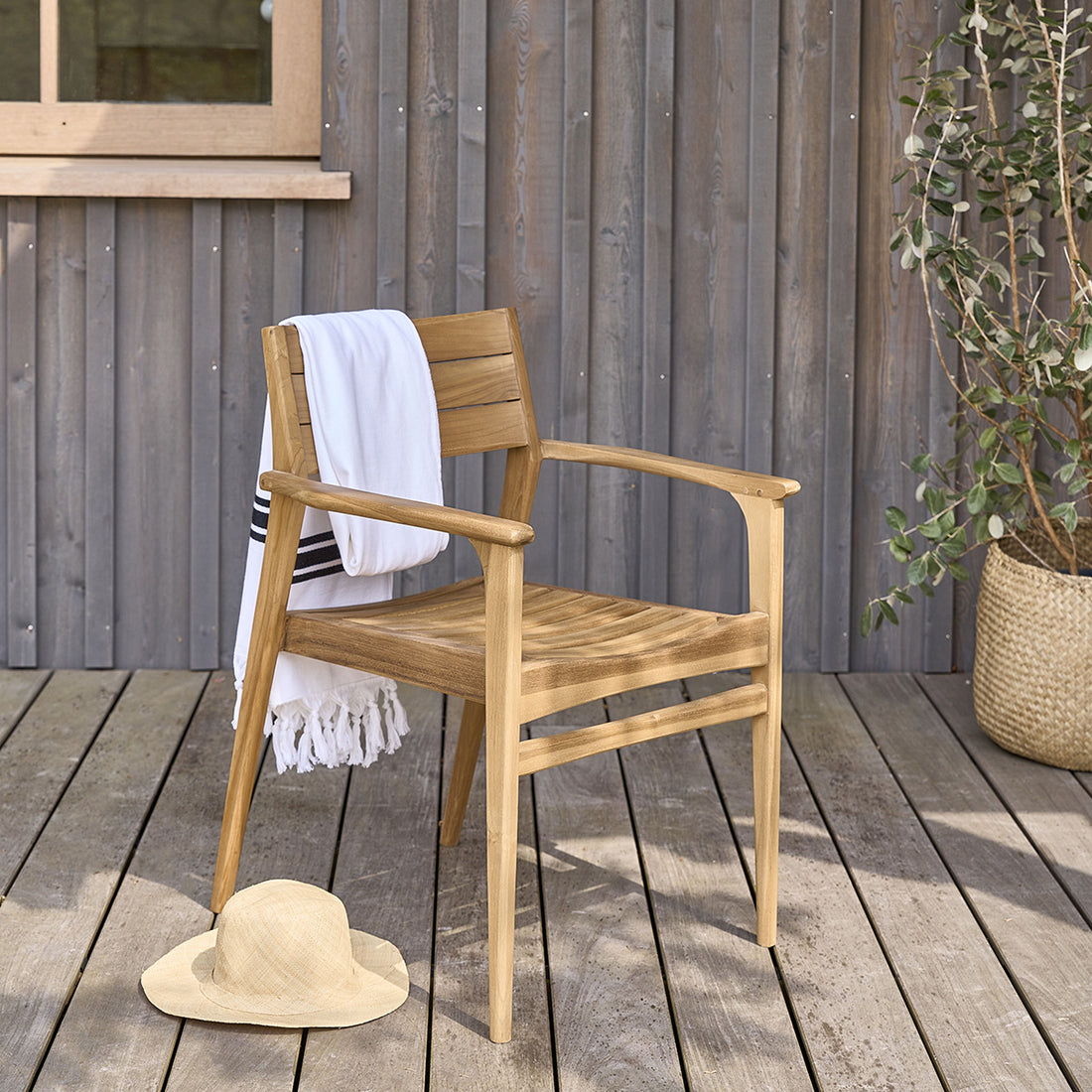 APRIL - Gartensessel aus massivem Teakholz