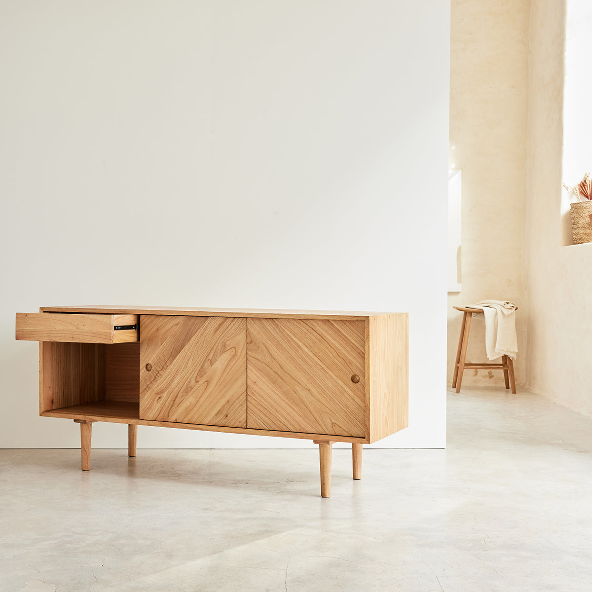 PACÔME - Buffet aus massivem Mindi 160 cm